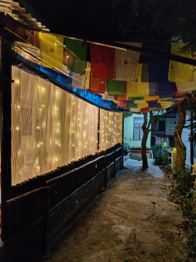 Хостел Moustache Mcleodganj Мак-Леод-Гейндж Экстерьер фото
