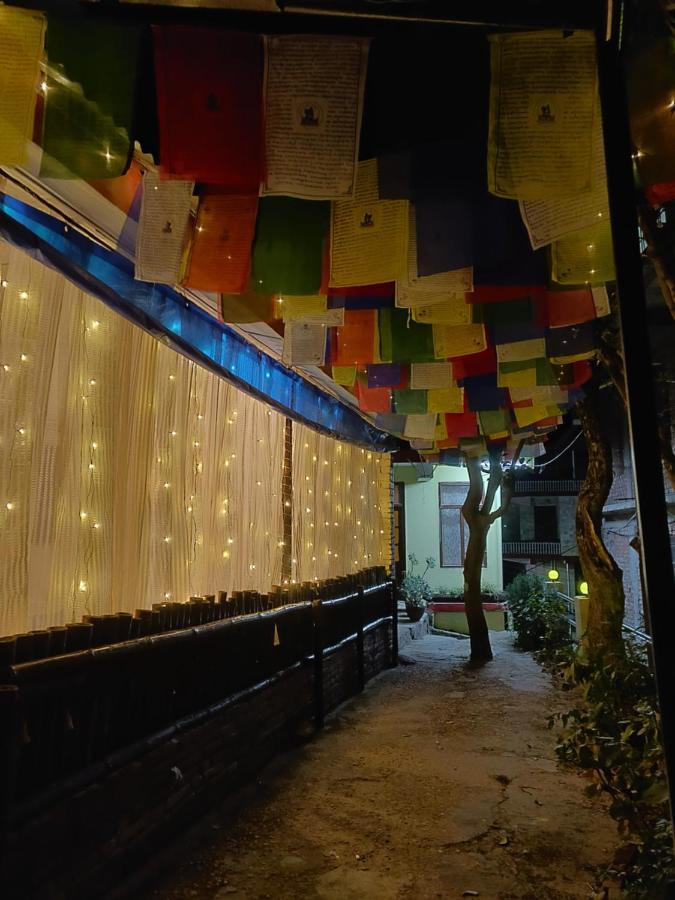 Хостел Moustache Mcleodganj Мак-Леод-Гейндж Экстерьер фото