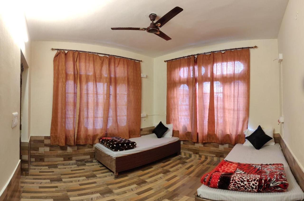 Хостел Moustache Mcleodganj Мак-Леод-Гейндж Экстерьер фото