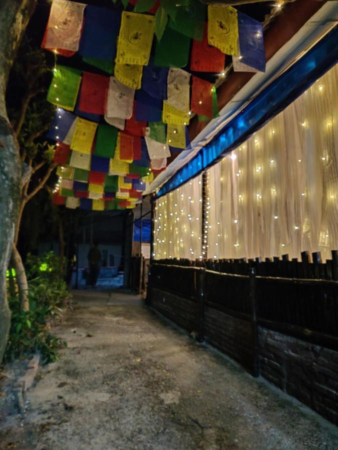 Хостел Moustache Mcleodganj Мак-Леод-Гейндж Экстерьер фото